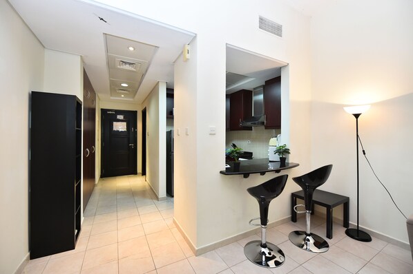 44-inch LED TV with satellite channels, TV - MRH - Studio in Discovery Gardens (Dubai)