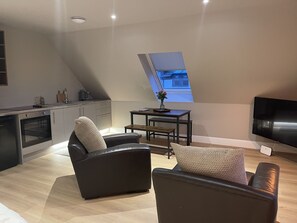 Căn hộ, 1 giường cỡ queen | Phòng khách