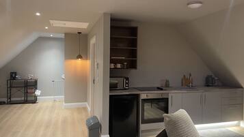 Apartment, 1 Queen Bed | Private kitchen | Fridge, microwave, oven, stovetop
