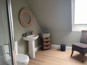 Apartment, 1 Queen Bed | Bathroom