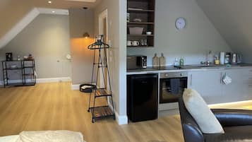 Apartment, 1 Queen Bed | Private kitchen | Fridge, microwave, oven, stovetop