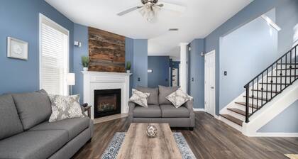 Relax in a Spacious 3 Bedroom + Office- Mud Island/Downtown