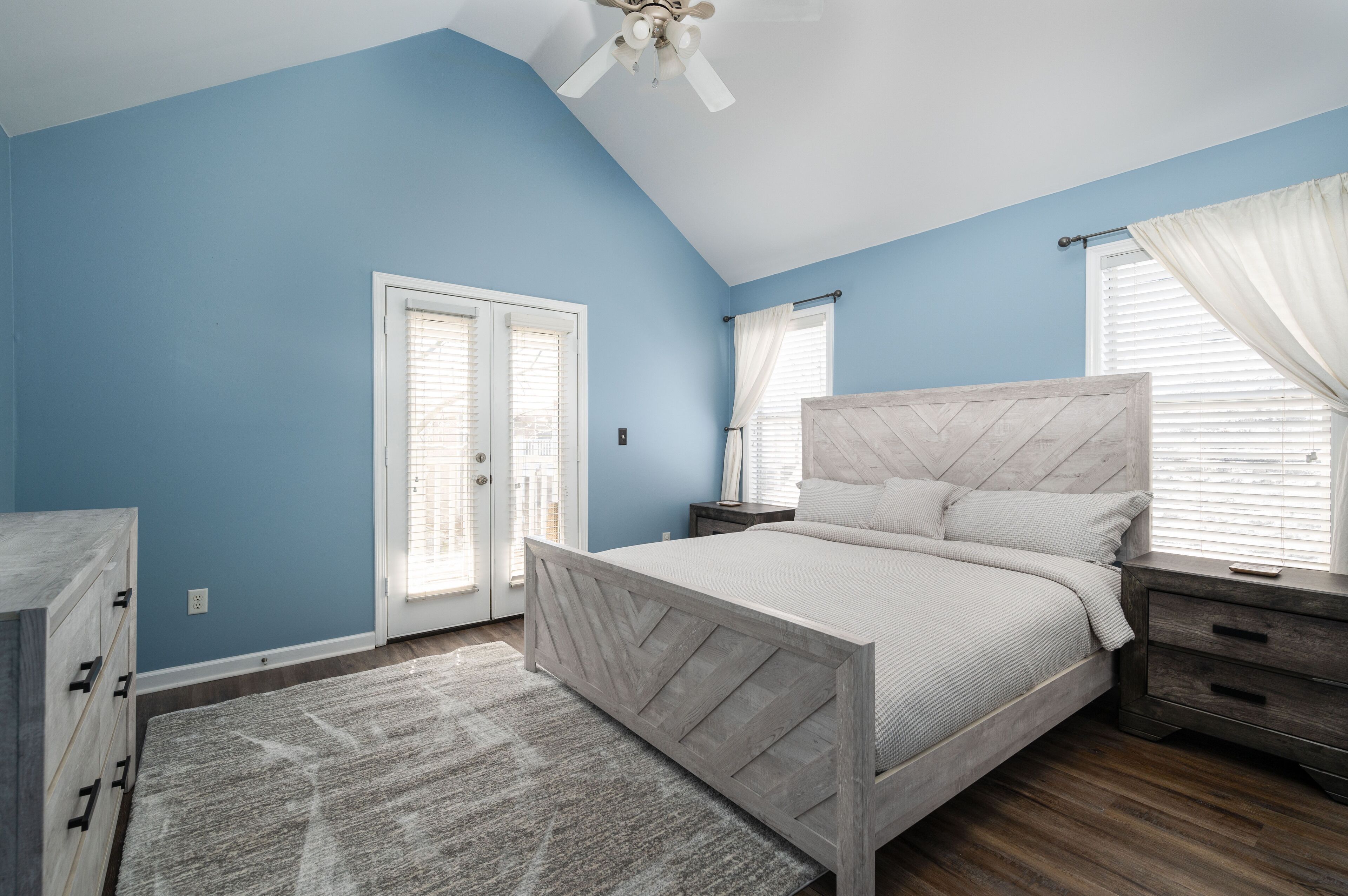 3 dormitorios, escritorio, wifi