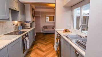 Cottage | Dapur pribadi | Lemari es, mesin pencuci piring, ketel listrik, dan pemanggang roti