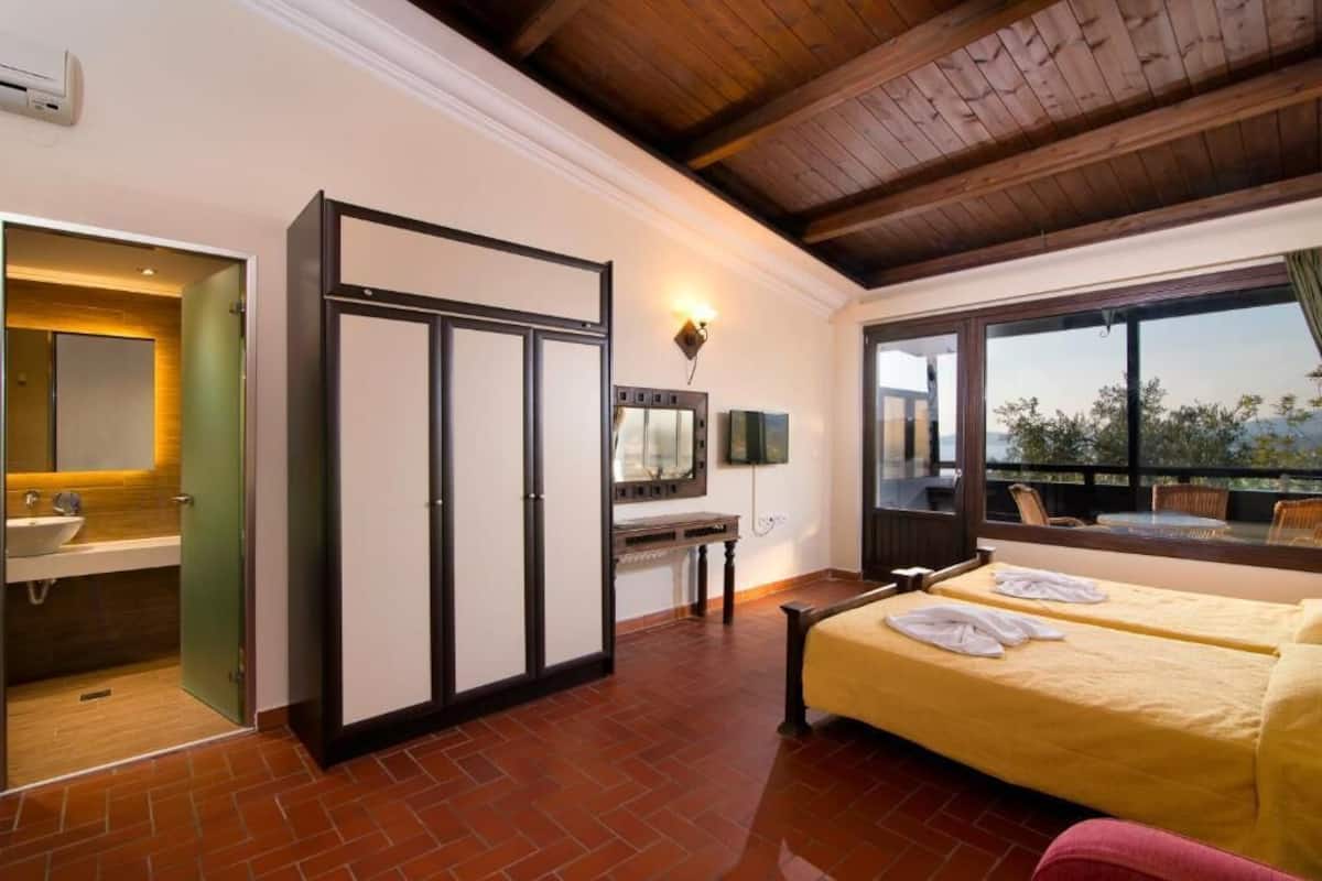Free cots/infant beds, rollaway beds, free WiFi, individually decorated