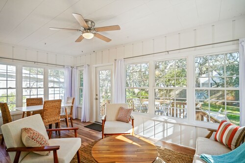 // 2 min. walk to the beach // The Grove @ OKI