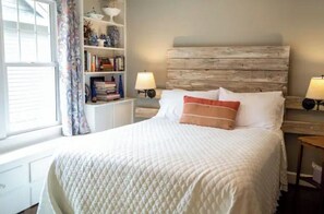 2 bedrooms, desk, iron/ironing board, travel cot