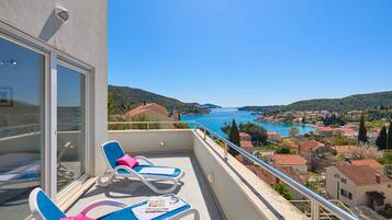 Apartment (2 Bedrooms) | Balcony