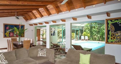 4BR Casa Peces Santa Ana, Private Indoor Pool & Sauna!