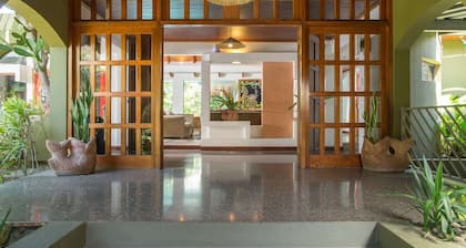 4BR Casa Peces Santa Ana, Private Indoor Pool & Sauna!