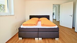 1 bedroom, WiFi (free), bed sheets