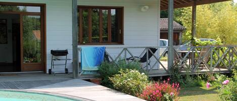 Alberca al aire libre y alberca climatizada