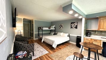 Iron/ironing board, WiFi, bed sheets