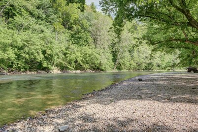 Cozy Riverfront Cabin