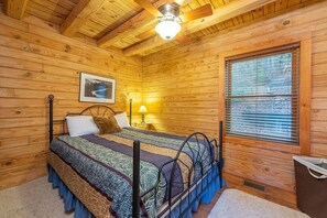 3 chambres, fer et planche à repasser, accès à Internet, literie fournie