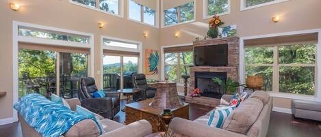 Flachbildfernseher, Kamin, DVD-Player