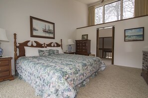 2 عدّة غرف نوم ومكواة/لوح كي وخدمة الإنترنت وملاءات أسرّة