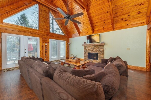 TV, fireplace, DVD player