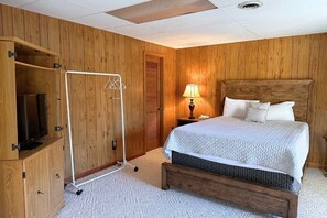 4 slaapkamers, een strijkplank/strijkijzer, internet, beddengoed