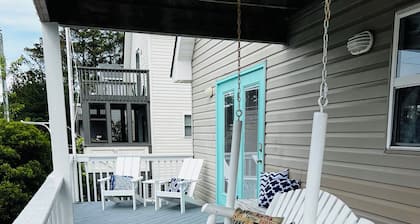 Close to Manteo Waterfront + 3 bedrooms + 2 baths + Outdoor Shower