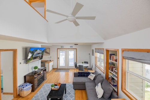 Walk to Manteo Waterfront • 3BR Retreat • Outdoor Shower + Spacious Decks