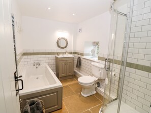 Cottage | Bathroom | Shower