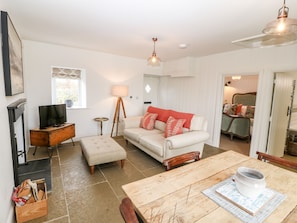 Cottage | Living area | Fireplace