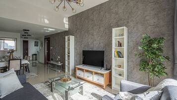 Deluxe Apartment | Living area | 32-inch Smart TV with cable channels, TV, Netflix