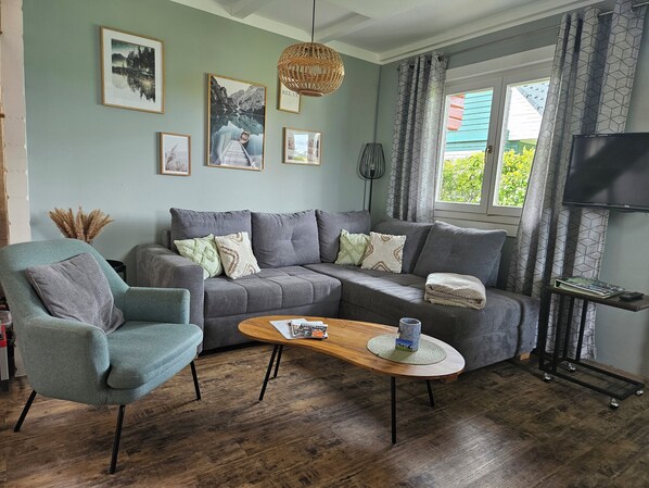 Smart TV, ping pong, books