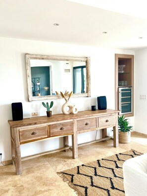 Interior - Villa Beauregard center Uzès with view on the heure valley and swimming pool (uzes)