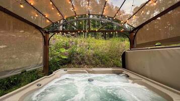 Outdoor spa tub