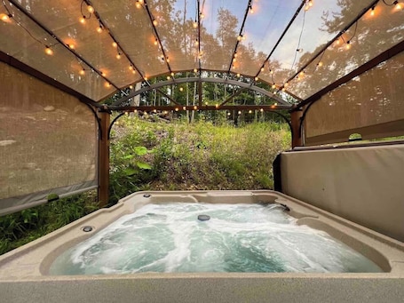 Outdoor spa tub. Dreamy Couples Cabin With Hot Tub And Fire Pit