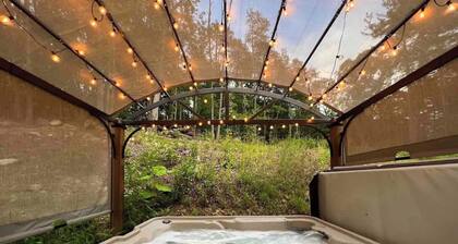 Dreamy Couples Cabin With Hot Tub And Fire Pit