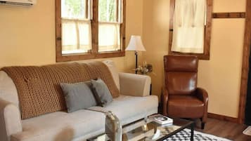 Smart-tv, bøger, stereoanlæg