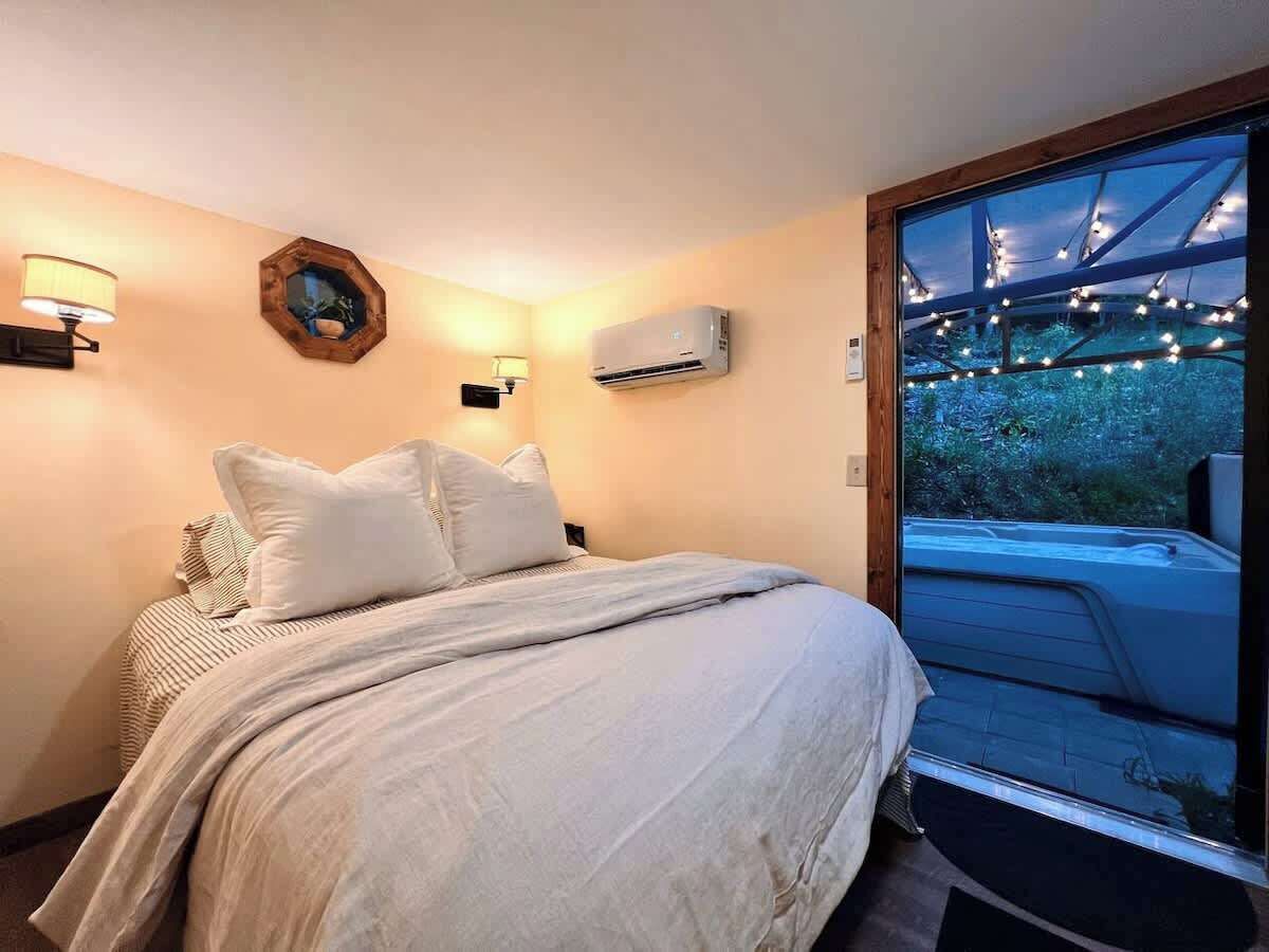 1 bedroom, iron/ironing board, travel crib, free WiFi