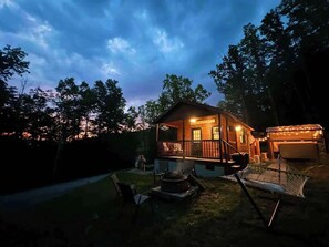 Terrace/patio - Dreamy Couples Cabin With Hot Tub And Fire Pit (Luray)