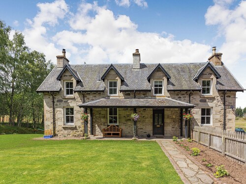 4 bedroom accommodation in Strathnairn