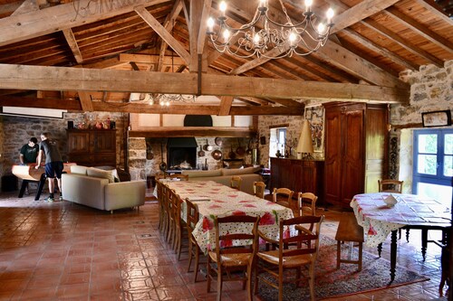 Gite de Groupe 400 m2 BRUNIQUEL 15- 19 personnes