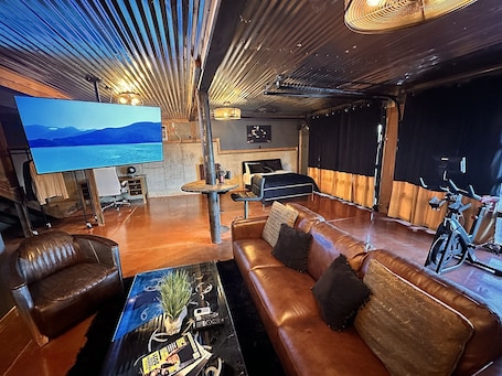 Interior. Amazing view and location
