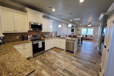 Salty Suites Cottage 6~Beachfront! Opt beach cart!