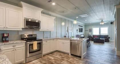 Salty Suites Cottage 1~Beachfront! Opt Beach Cart!