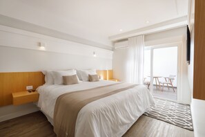 Roupas de cama premium, frigobar, cofres nos quartos, escrivaninha