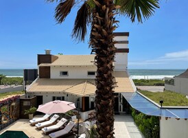 Ropa de cama de alta calidad y minibar 