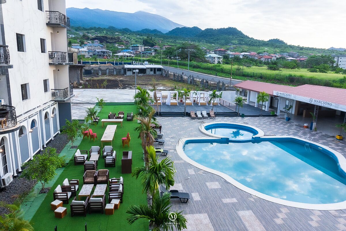 Outdoor pool, free pool cabanas, pool loungers