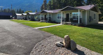 Modern Apartment, Full Kitchen, 2 Bed/2 Bath - ONLY 10 minutes from Glacier Park