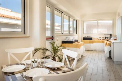 B&B with double, triple rooms and vacation home 50 meters from the sea