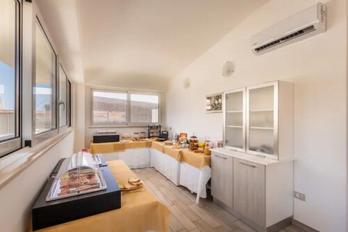 B&B with double, triple rooms and vacation home 50 meters from the sea