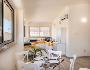 Dining - B&B with double, triple rooms and vacation home 50 meters from the sea (avola)