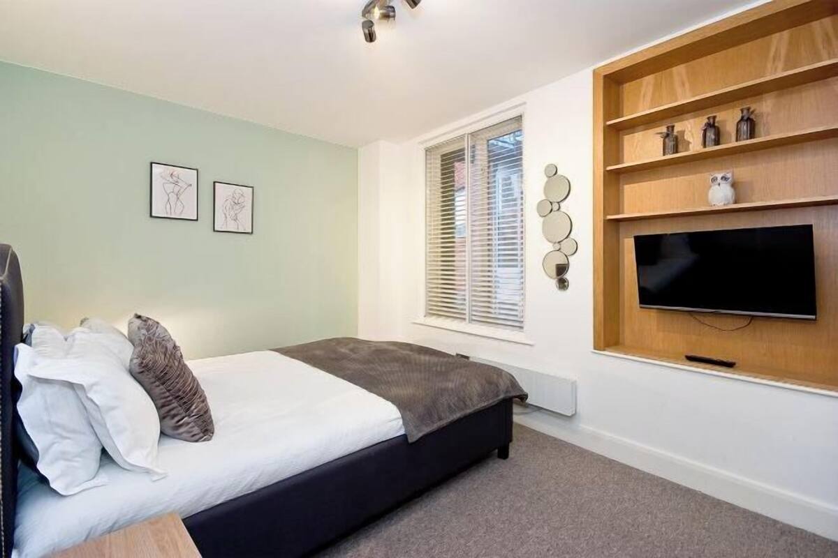 Premium bedding, free WiFi, bed sheets