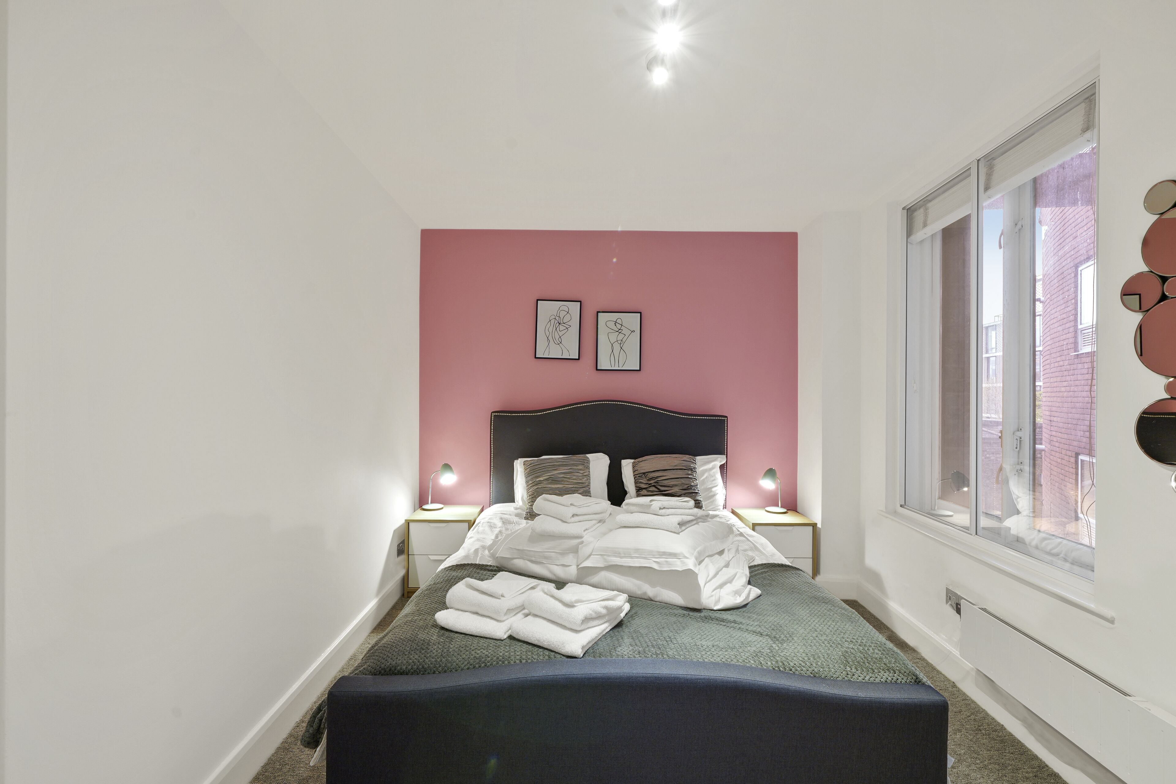 Mulberry Flat 5 - One bedroom 3rd floor | Premium bedding, free WiFi, bed sheets